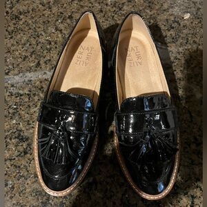 Naturalizer loafer with tassel.